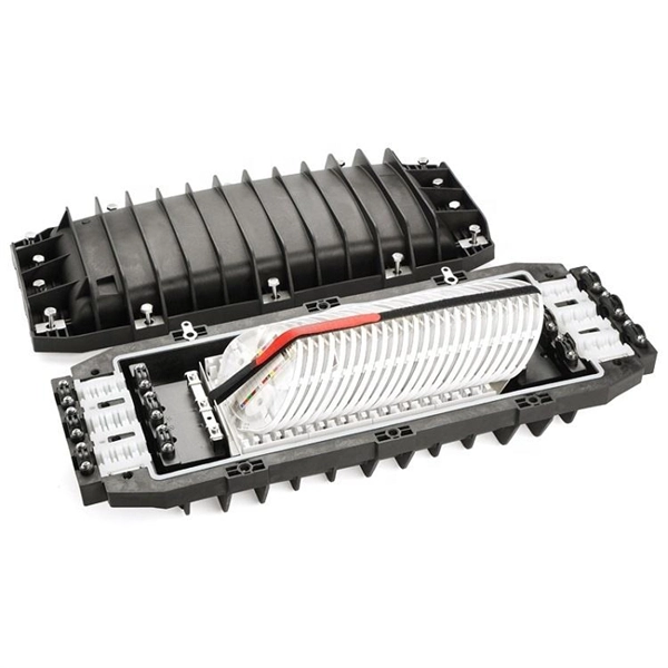 What should be labeled for cable trays in CAD 